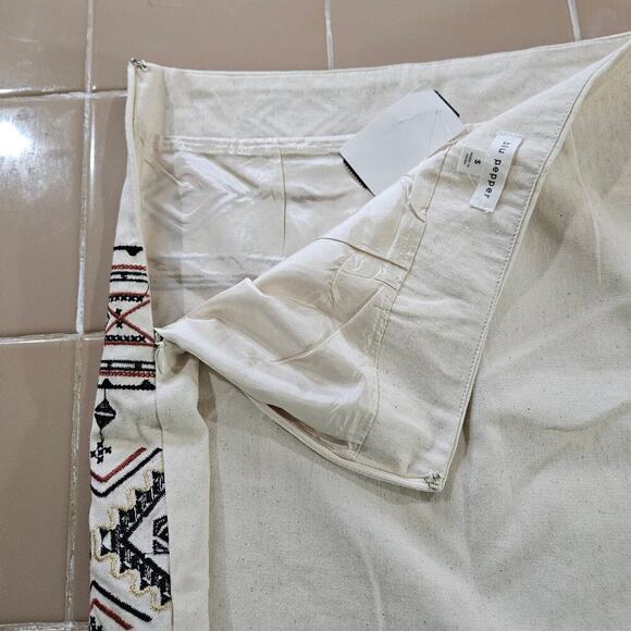 NWT! Blu Pepper Geometric Embroidered Cream Mini Skirt. Size Small. - Picture 4 of 6